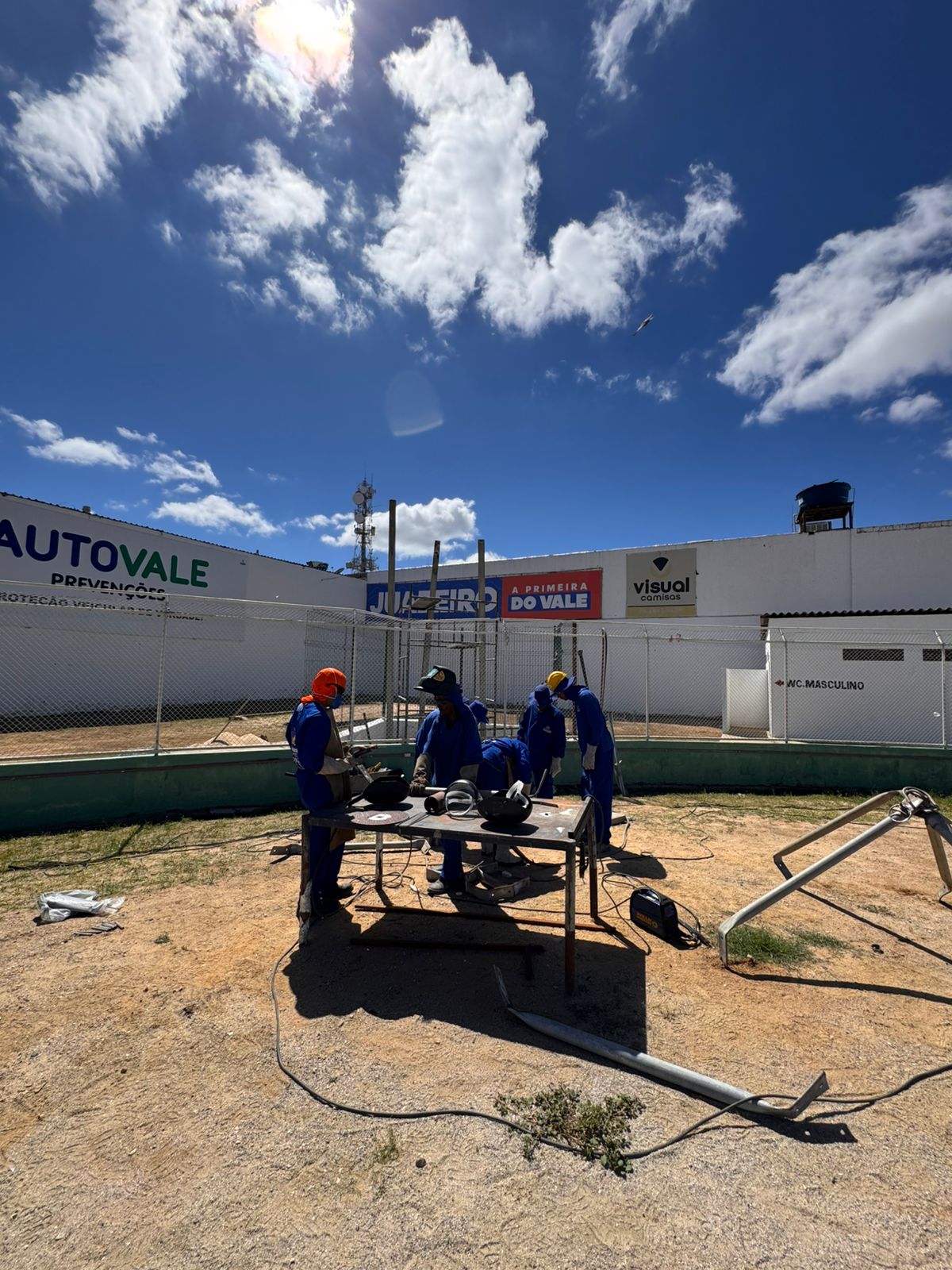 Prefeitura de Juazeiro inicia instalação de nova torre de iluminação no Adauto Moraes