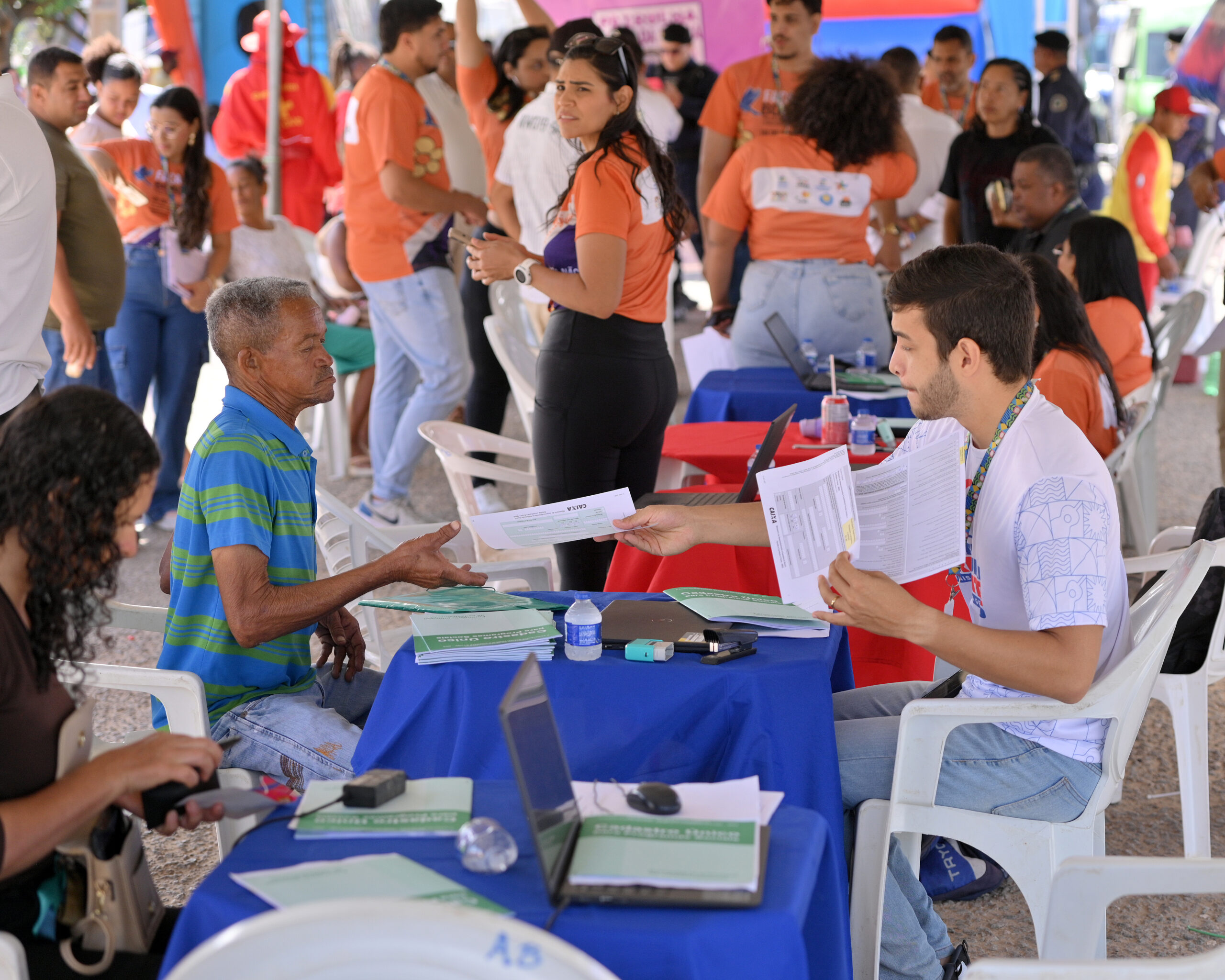 Prefeitura Presente reúne serviços de saúde, cidadania, esporte e anuncia pavimentação em Lagoa do Salitre
