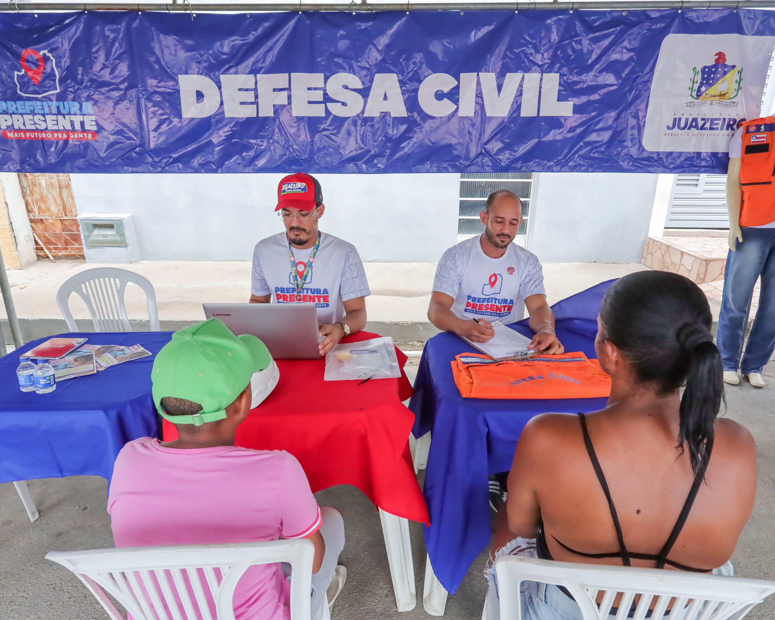 Defesa Civil leva ações de apoio humanitário e prevenção à Lagoa do Salitre durante o Prefeitura Presente