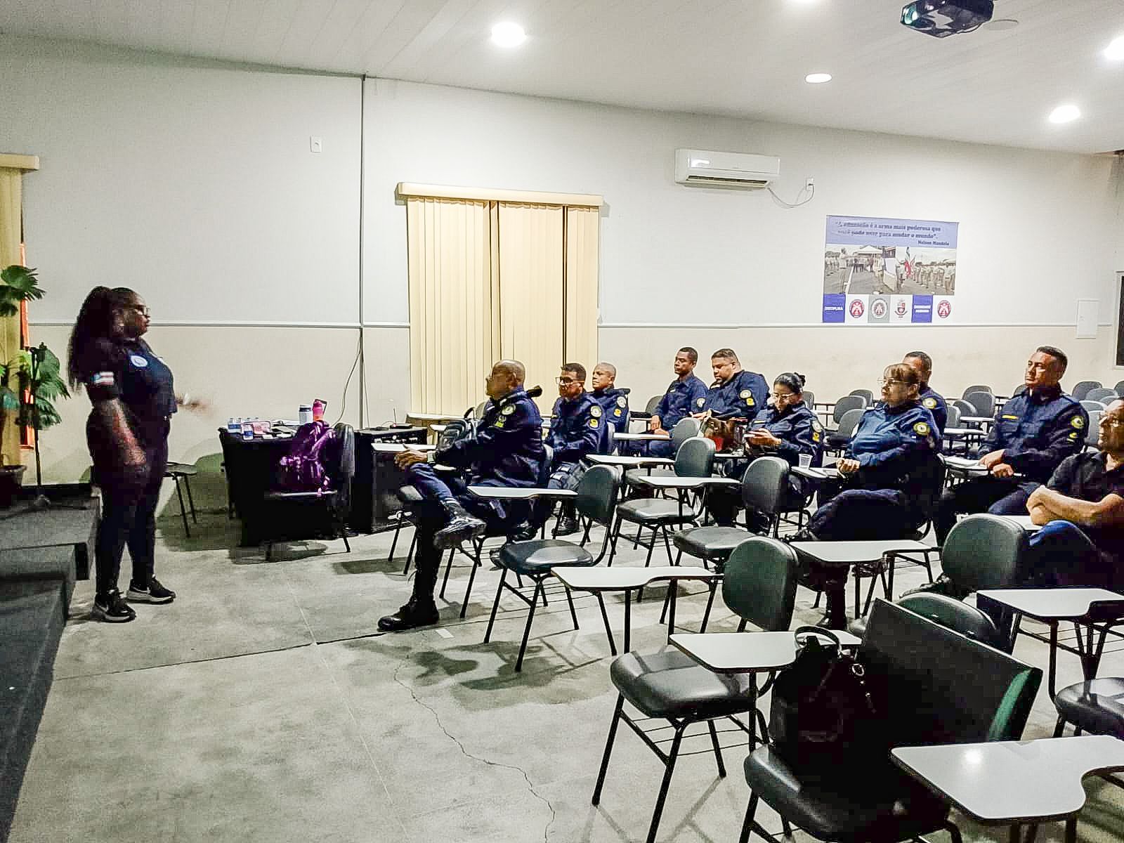 Guardas Civis Municipais de Juazeiro recebem de formação em teleatendimento e comunicação operacional