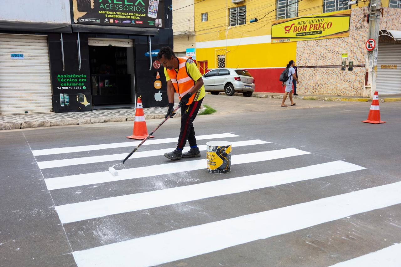 Sinalização reforçada amplia segurança no trânsito e fortalece ações do Juazeiro Limpa nos Bairros durante o Maio Amarelo
