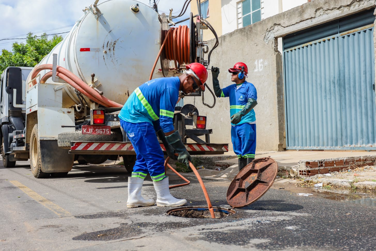 Ações integradas do Programa Juazeiro Mais Limpa chegam com diversos serviços a bairros da cidade