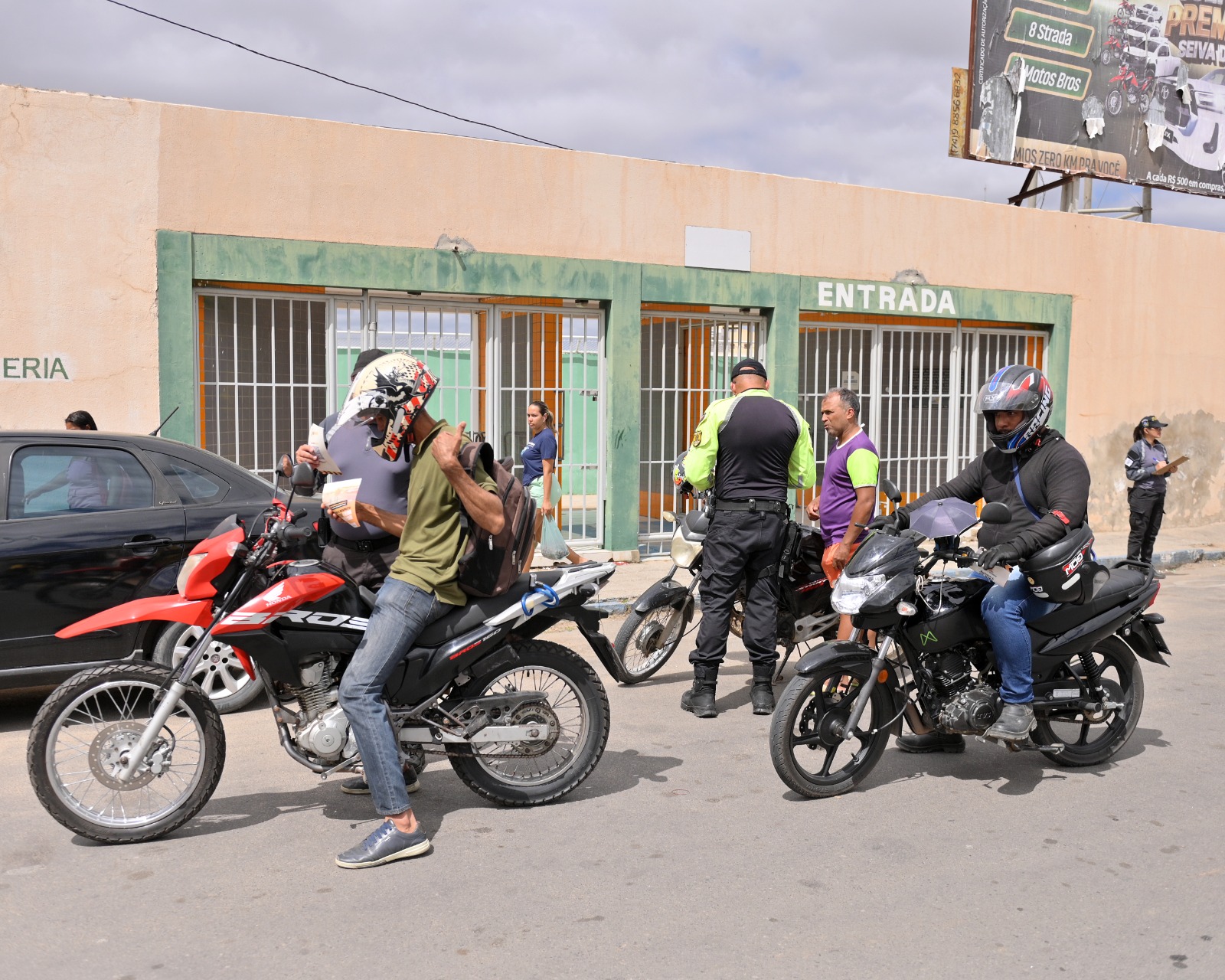 “O trânsito exige responsabilidade de todos”: Blitz educativa do Maio Amarelo reforça conscientização e segurança de motociclistas em Juazeiro