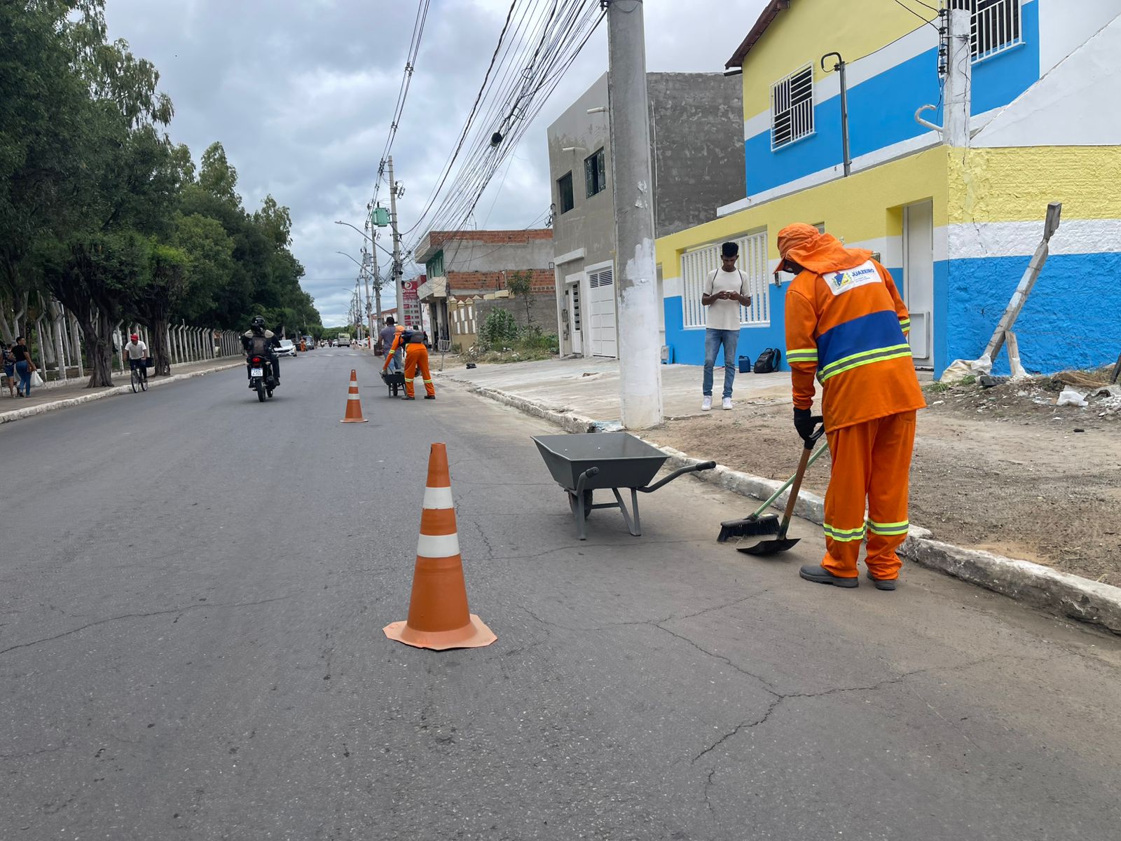 Juazeiro Limpa nos Bairros intensifica mutirões, manutenção estrutural e de pavimentação em diversos pontos da cidade