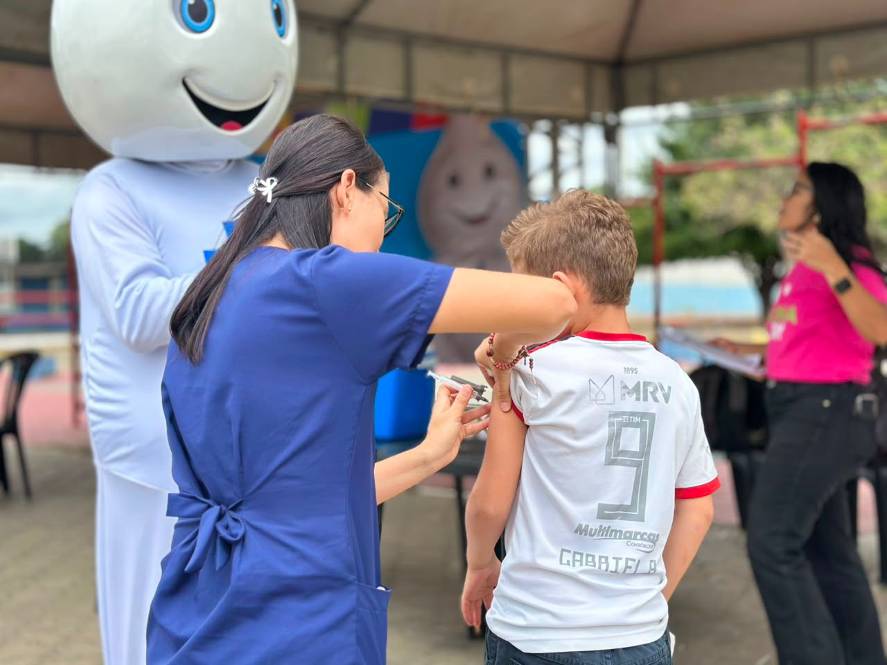 Drive-thru de Vacinação contra a Influenza imuniza cerca de 600 pessoas em Juazeiro