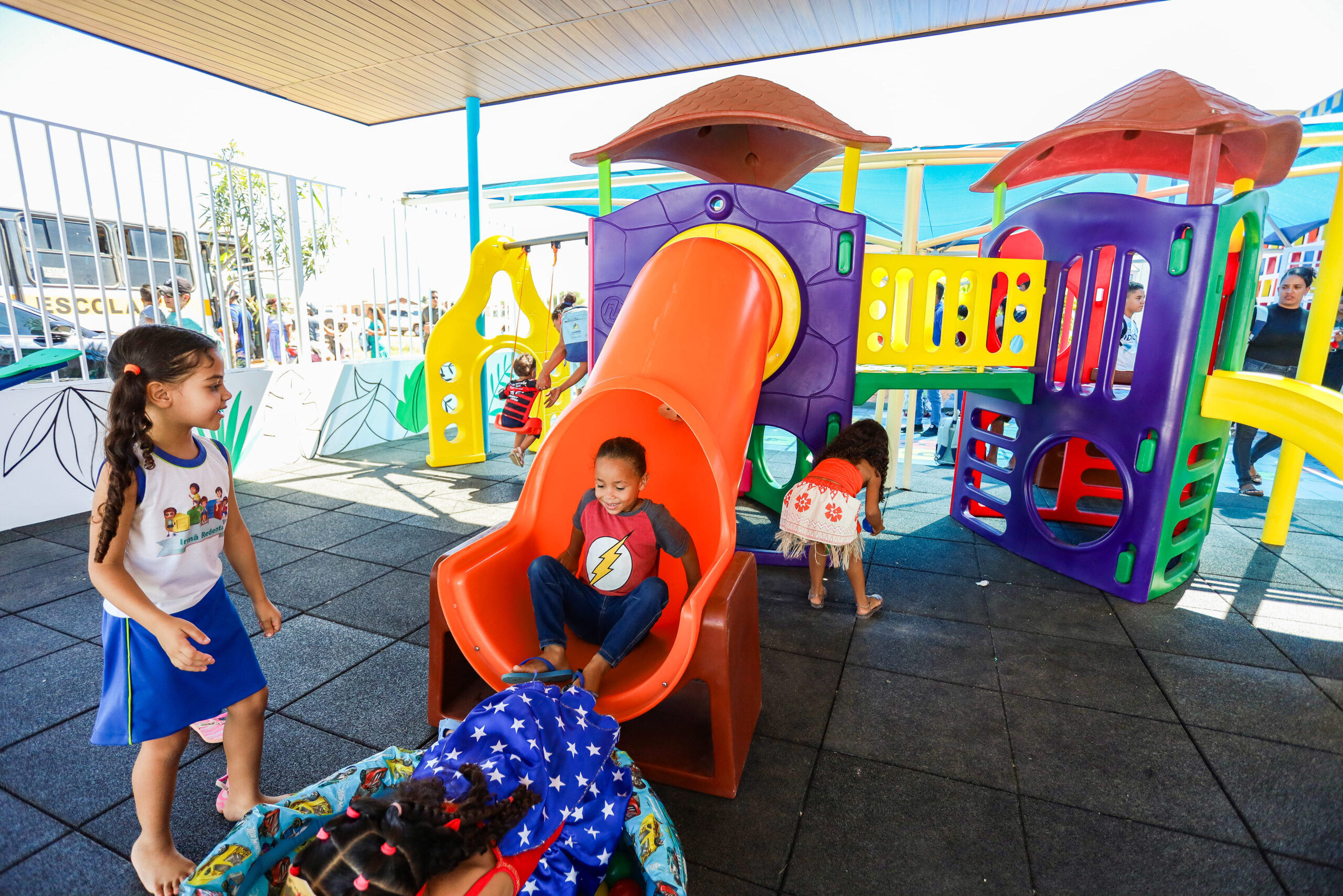 Fortalecimento da Educação Infantil: Prefeitura de Juazeiro lança Projeto Escolas Brincantes com inauguração da cobertura do parquinho na EMEI Irmã Redenta
