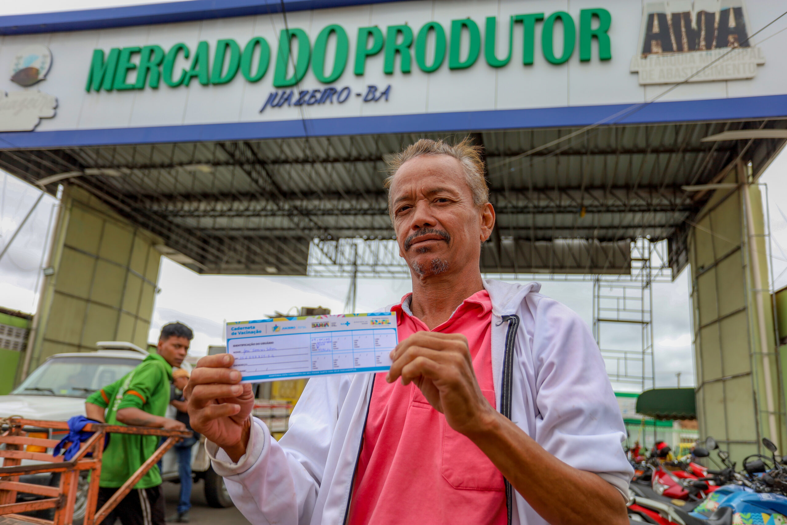 Consultório na Rua leva vacinação e serviços de saúde ao Mercado do Produtor de Juazeiro