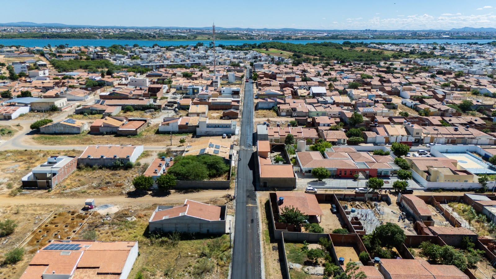 Avenida Saul Rosa avança com pavimentação do Projua e transforma realidade de moradores dos bairros Palmares, Quidé e Pedra do Lorde
