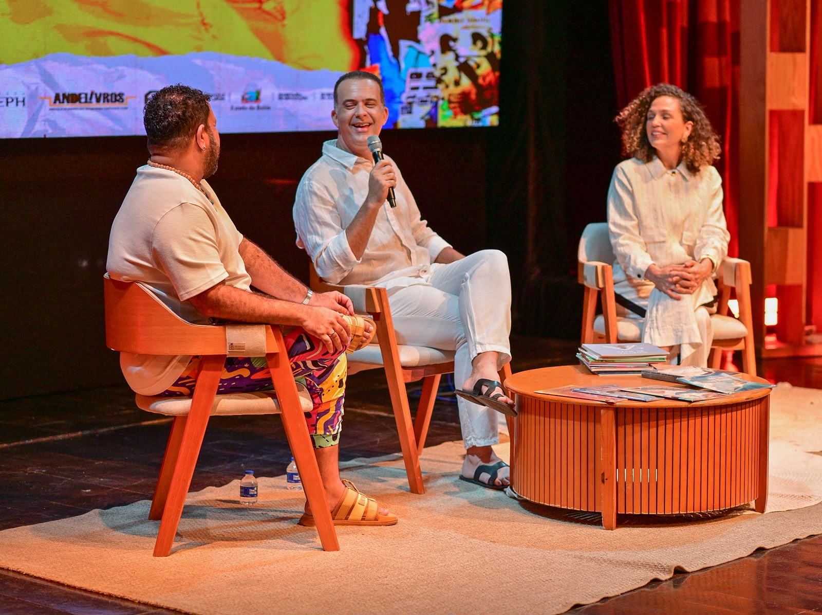 PROJUA NA EDUCAÇÃO: Penúltimo capítulo do encantamento – Festival Juá Literária desperta saudade antes mesmo da despedida e celebra a literatura, música e poesia