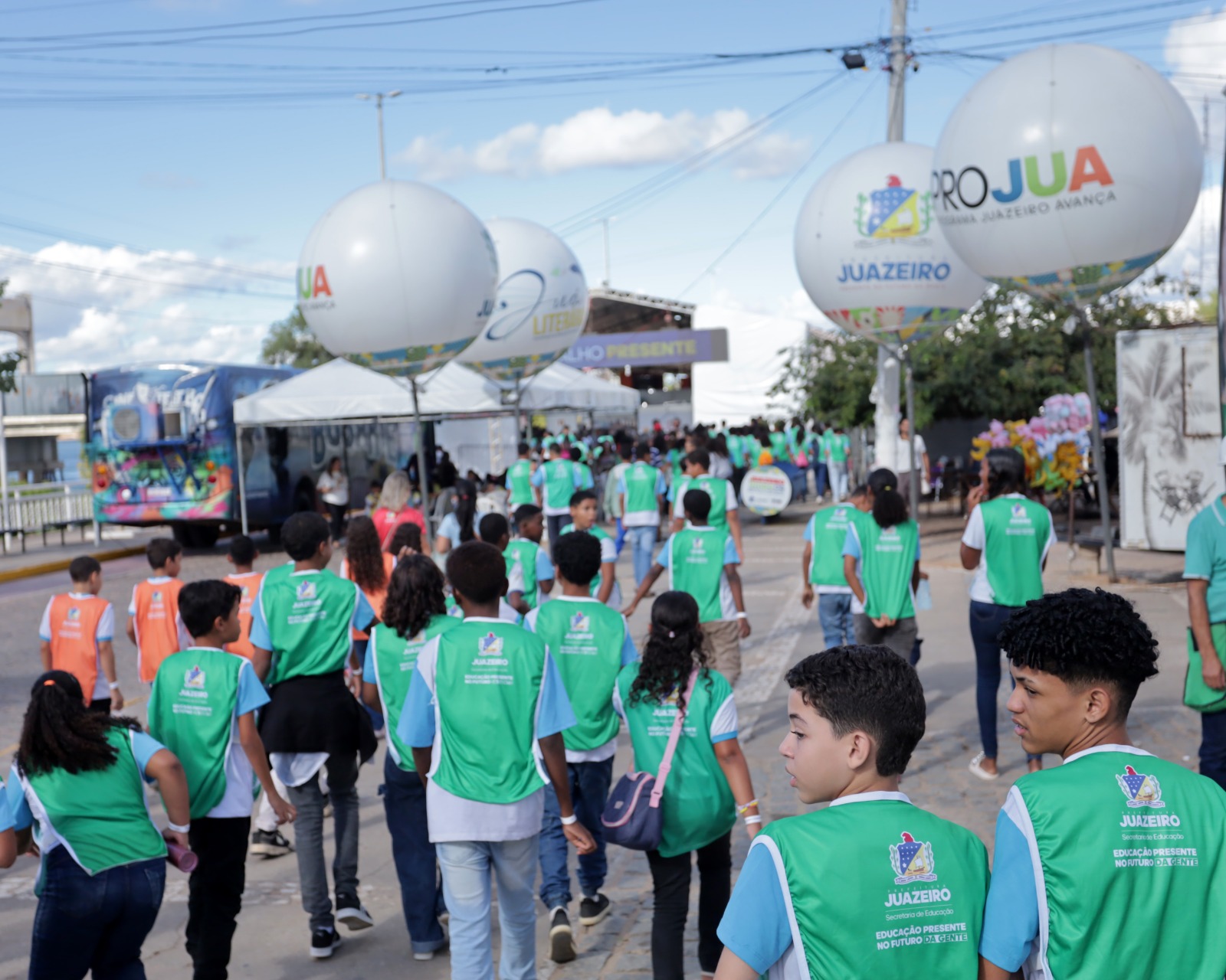 Primeiro dia do Festival Juá Literária reúne mais de 5,5 mil estudantes em Juazeiro e programação diversificada