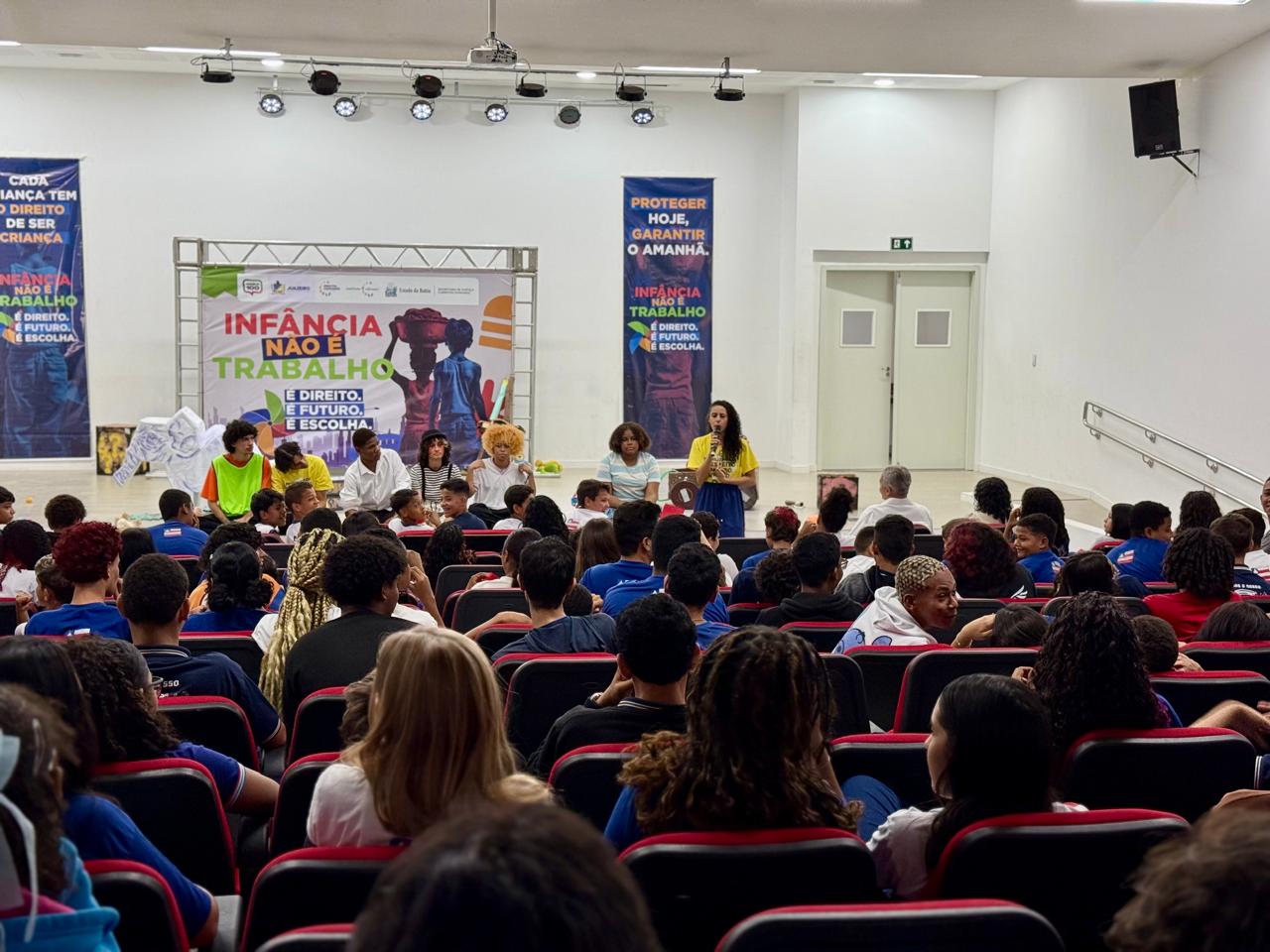 Circuito Teatro e Diálogo reúne estudantes e rede de proteção social contra o trabalho infantil em Juazeiro