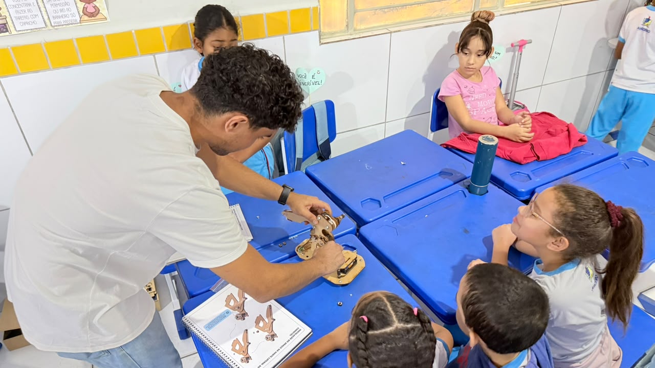 Juá Maker Juazeiro amplia ensino de robótica com reaproveitamento de 16 mil kits em 65 escolas municipais