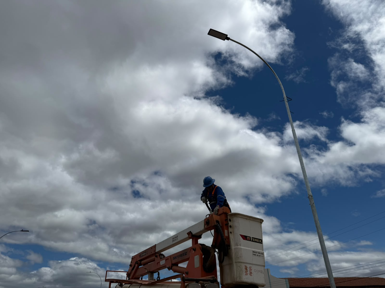 PROJUA na Iluminação: Prefeitura inicia obra na BA-210 e amplia segurança na região da comunidade de Campos, em Maniçoba