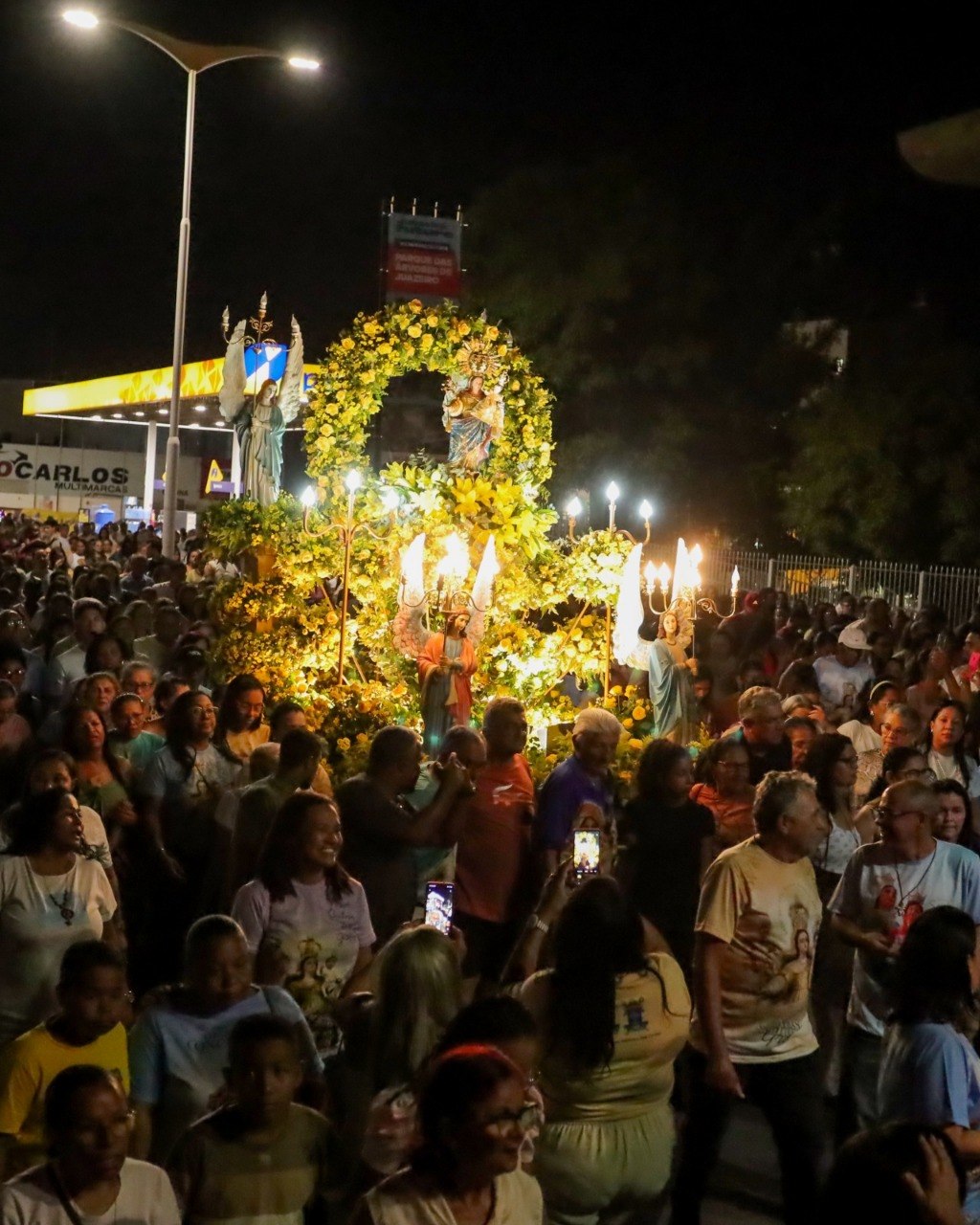 Sob o manto da fé, Juazeiro celebra Nossa Senhora das Grotas em procissão e missa marcada por devoção e tradição