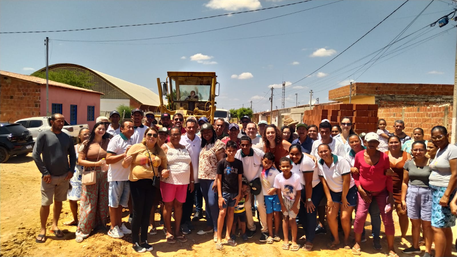 “Parece que estamos vivendo um sonho”: Prefeitura de Juazeiro inicia pavimentação de três ruas em Lagoa do Salitre