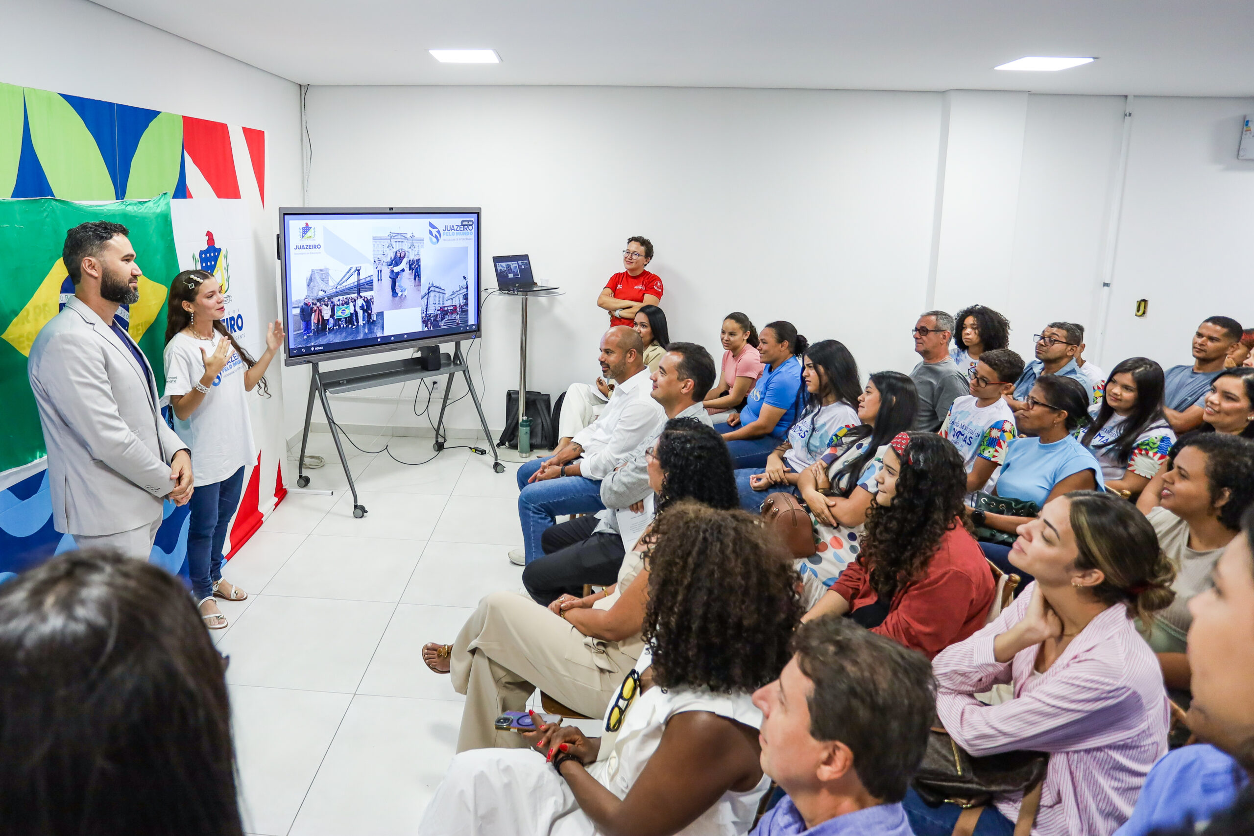 Juazeiro Pelo Mundo: Prefeitura de Juazeiro reúne novos participantes e inicia preparação para intercâmbio em Londres