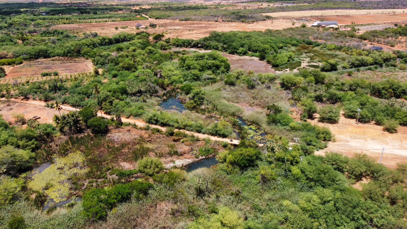 Prefeitura de Juazeiro realiza visita técnica para estudo e elaboração de uma nova passagem molhada no Salitre