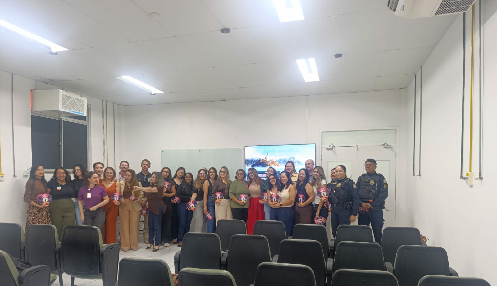 Patrulha Maria da Penha da GCM de Juazeiro participa de roda de conversa sobre atendimento multiprofissional a vítimas de violência doméstica